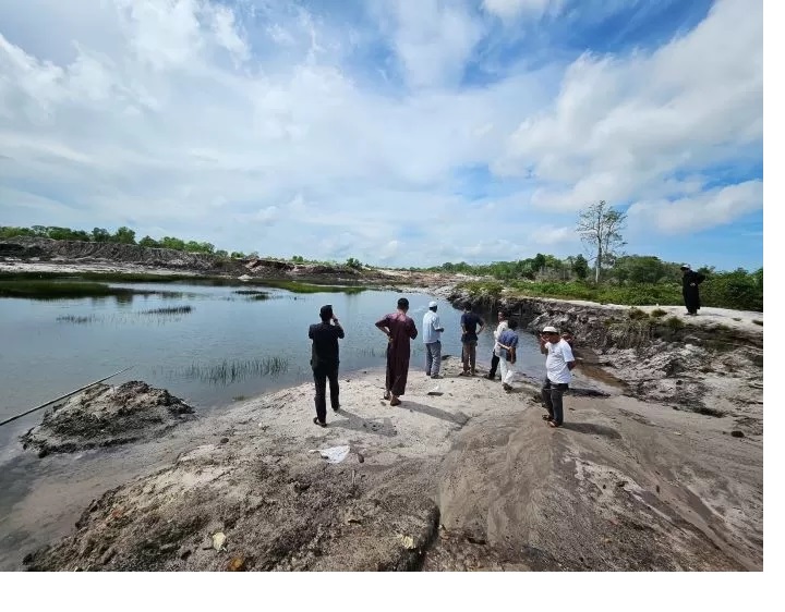 ILEGAL? Lubang bekas tambang pasir atau galian C.