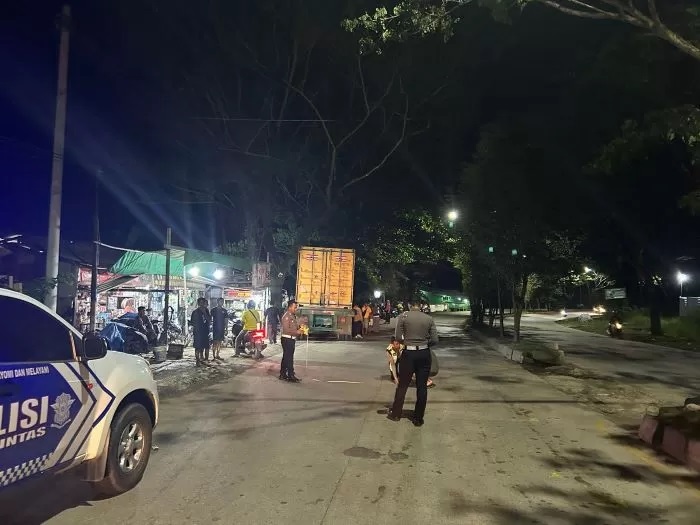 BELUM LENGKAP. Polantas masih menanti saksi kunci insiden lakalantas maut trailer bermuatan peti kemas yang menewaskan seorang pemotor di Jalan HAMM Rifadin.IST