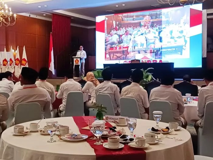 RUJUK? Ketua DPD Gerindra Kaltim yang juga Wali Kota Samarinda Andi Harun di acara konsolidasi partai, Minggu (12/5) kemarin. Acara ini sekaligus menepis isu retaknya hubungan Andi Harun dan Gerindra.