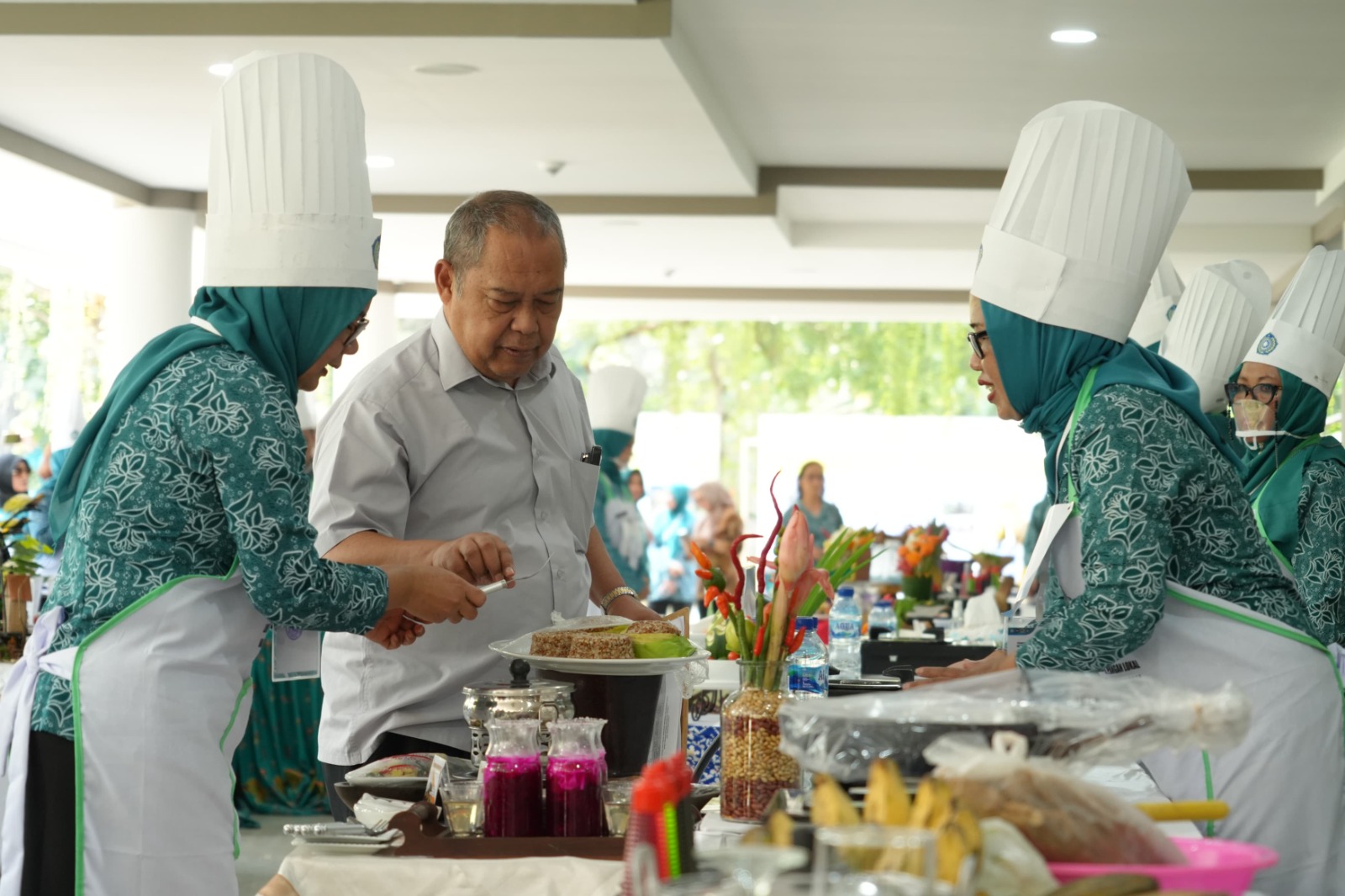 DUKUNG PANGAN LOKAL : TP-PKK Kaltara mengikuti lomba masak menu Pangan Lokal pada peringatan HKG ke-52 dan Jambore Nasional PKK 2024 di Surakarta.