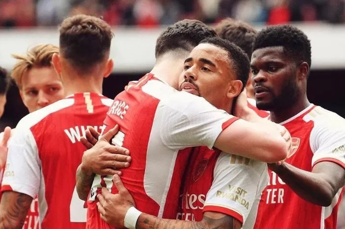 JUARA: Arsenal masih berpeluang juara dan menyalip Manchester City di laga terakhir Liga Inggris musim ini. (Arsenal)