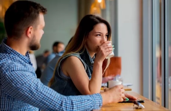 Ilustrasi - Seseorang zodiak yang memilih memendam perasaan saat jatuh cinta./Sumber foto: freepik-massonstock