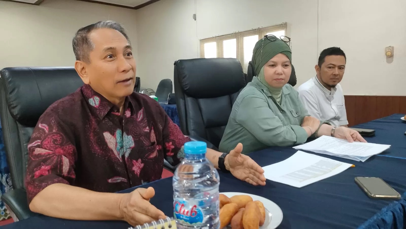 BANTAH - Ketua Hiswana Migas Kalsel Muliana Yuniar bersama pengurus Hiswana Migas Kalsel .