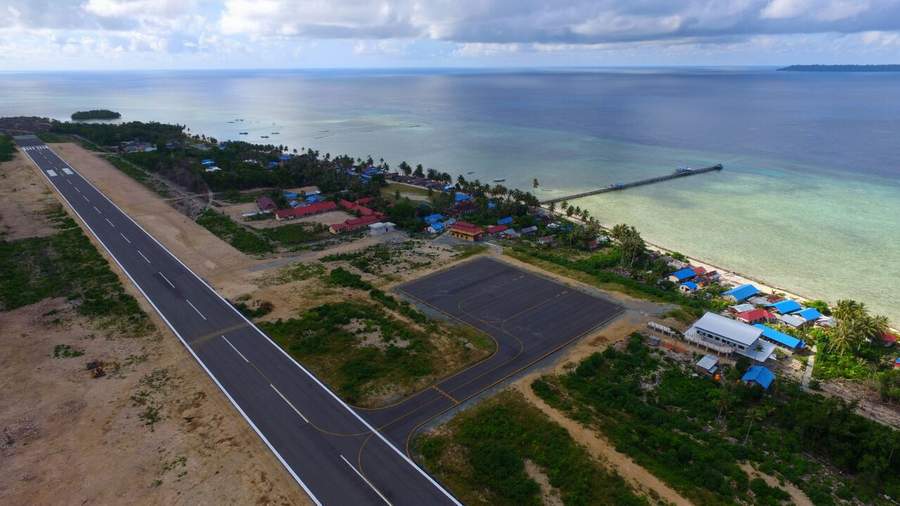 Bandara di Pulau Maratua, Berau.