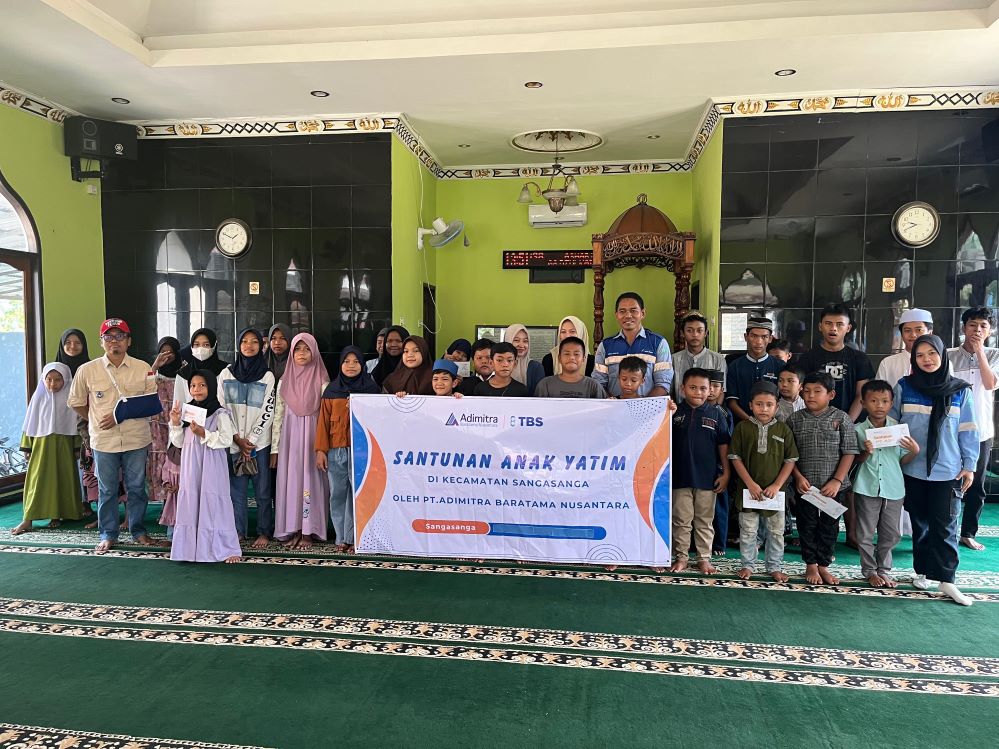 ABN menyantuni anak yatim yang ada disekitar lokasi usaha perusahaan.