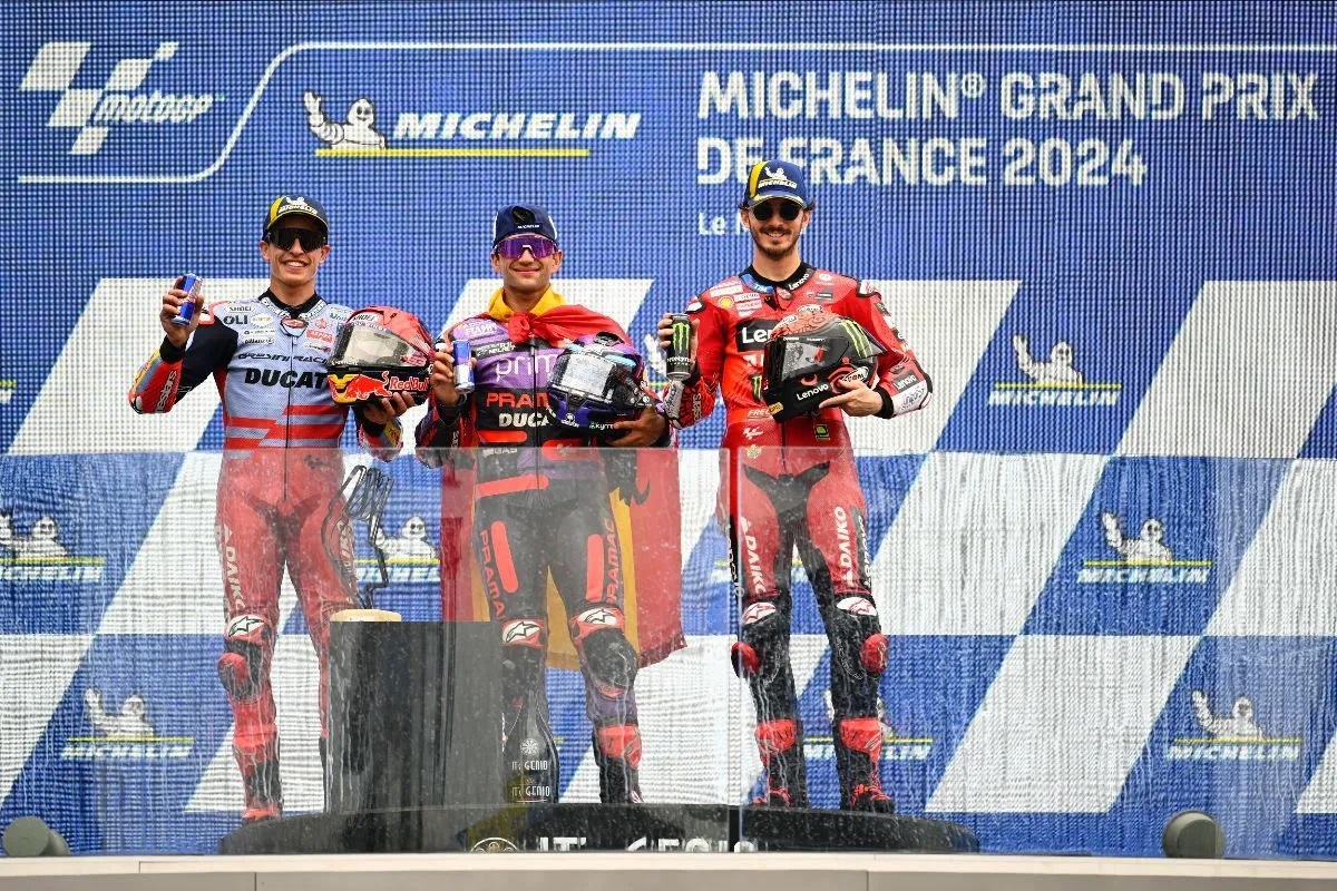 Pembalap Gresini Racing Marc Marquez, pembalap Prima Pramac Jorge Martin, dan pembalap Ducati Lenovo Francesco Bagnaia saat MotoGP Prancis di Le Mans, Prancis, Minggu (12/5/2024).