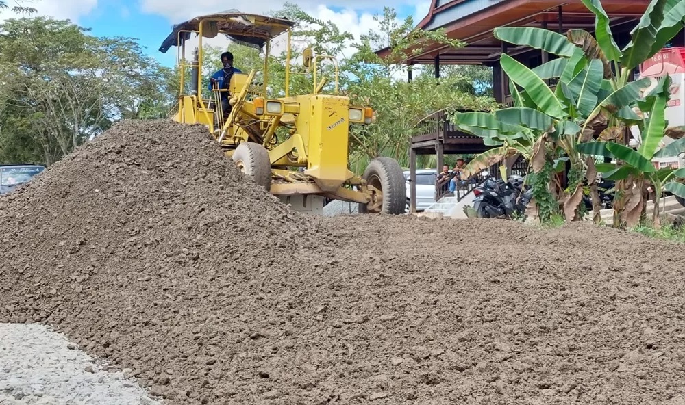PEMBANGUNAN: Tampak aktivitas proyek pembangunan ruas jalan di Tanjung Selor.