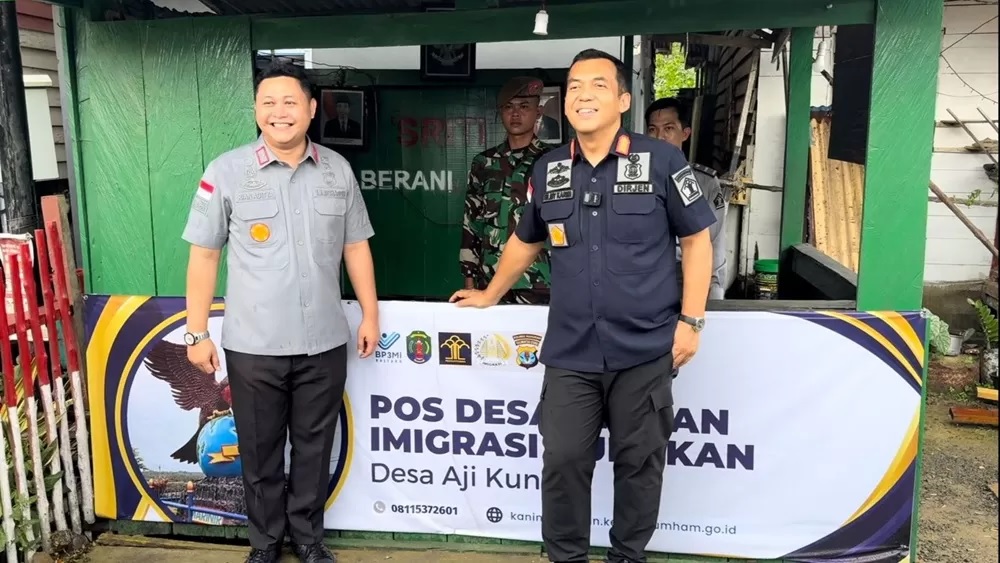 BELUM OPERASIONAL: Direktur Jenderal Imigrasi, Kementerian Hukum dan Hak Asasi Manusia, Silmy Karim meninjau salah satu pos di Sebatik, Rabu (15/5). FOTO: ASRULLAH/RADAR TARAKAN