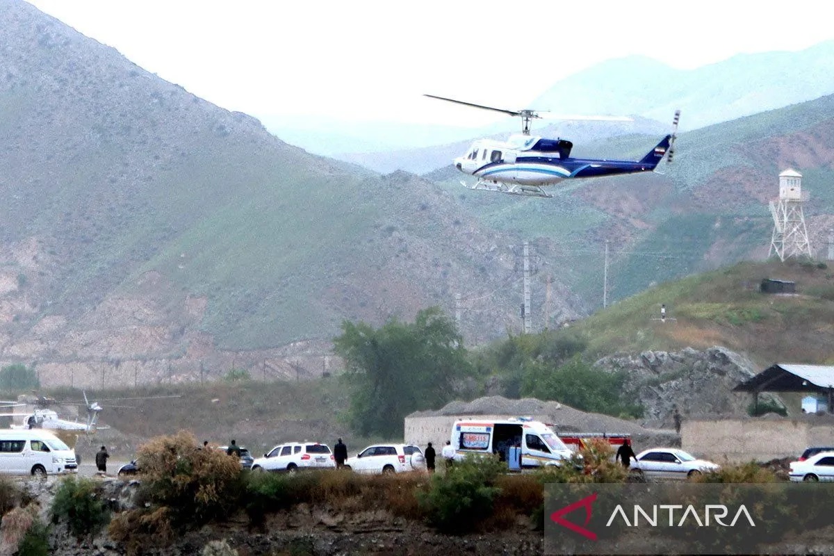 Heli yang mengangkut presiden Iran dan rombongan, lepas landas di dekat perbatasan Iran-Azerbaizan. Helikoter ini mengalami kecelakaan dan menewaskan semua penumpang dan pilotnya.