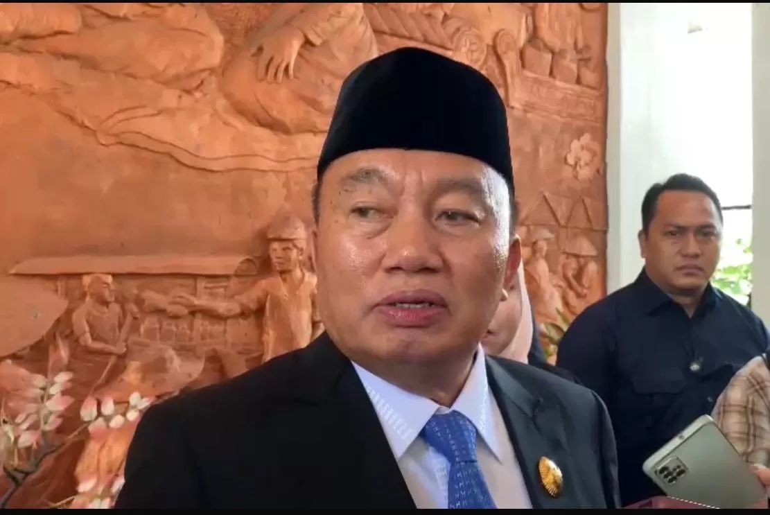 MAJU PILGUB: Ketua DPW PAN Kalsel Muhidin memberikan keterangan perihal majunya di Pilgub Kalsel. (Foto: Muhammad Oscar Fraby/Radar Banjarmasin)