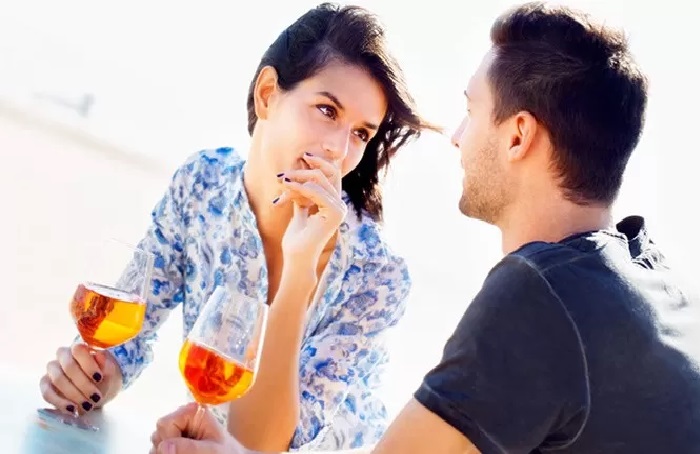 ilustrasi hubungan antara pria dan wanita.