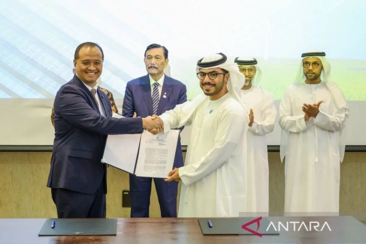 Otorita IKN memberikan Letter to Proceed dalam investasi KPBU energi baru terbarukan di Nusantara, Kalimantan Timur kepada perusahaan Masdar dari Uni Emirat Arab (UEA). ANTARA/HO-Otorita IKN/aa.