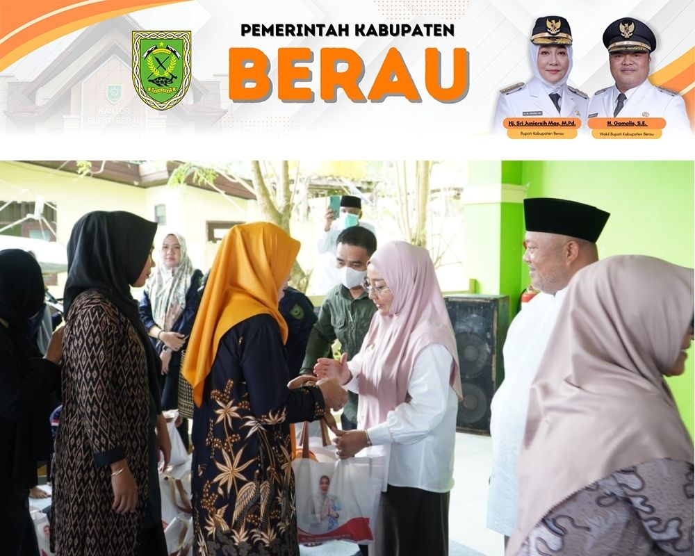TEMUI MASYARAKAT: Bupati Berau Sri Juniarsih Mas dan Wakil Bupati Gamalis, serta rombongan di Pesisir Selatan Berau.