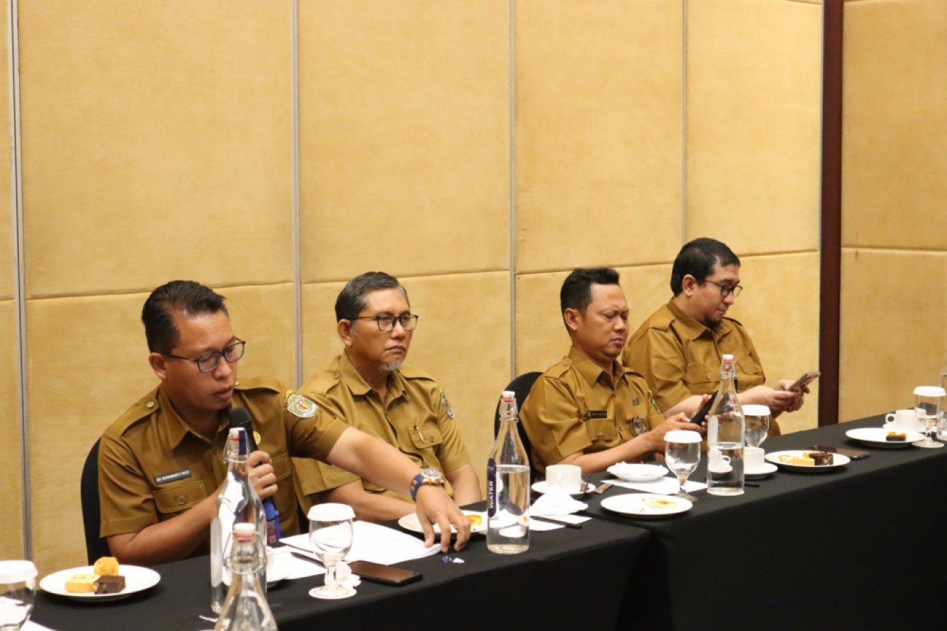 Sekretaris Dinas Komunikasi dan Informatika Provinsi Kaltim, Edi Hermawanto Noor, saat memimpin rapat