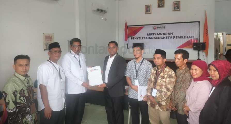 Bakal pasangan calon Basri Rase-Chusnul melakukan mediasi atas keberatan kepada KPU Bontang. Hasilnya silon kembali dibuka.