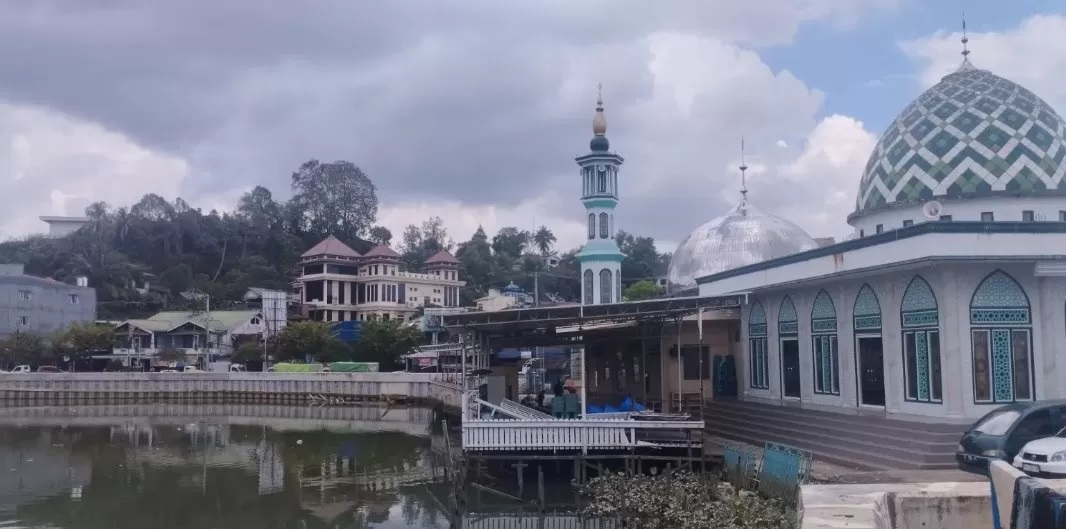 DILANJUTKAN: Pemkot akan kembali mengerjakan pembangunan turap di Jalan Dr Soetomo, Kelurahan Sidodadi, Kecamatan Samarinda Ulu, Senin (20/5).