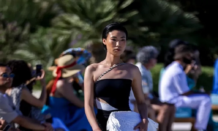 fashion show pakaian renang di Arab Saudi./ Sumber Foto : arabic