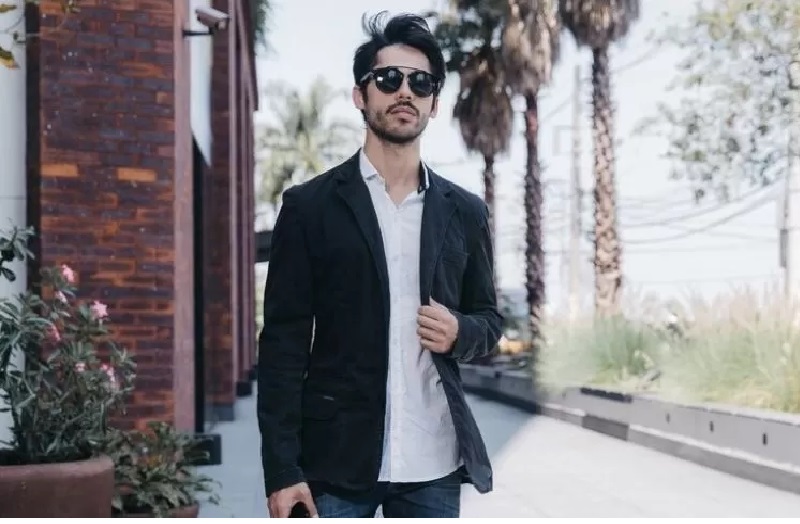 ilustrasi pria berkharisma