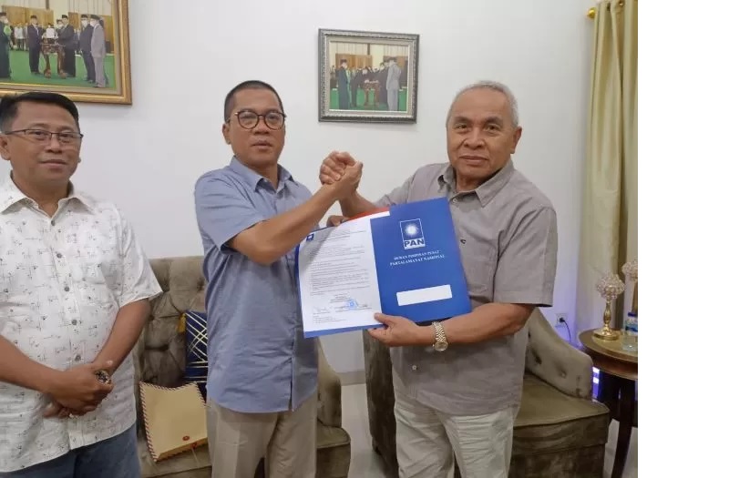 Isran Noor (kanan) mendapatkan dukungan dari PAN.