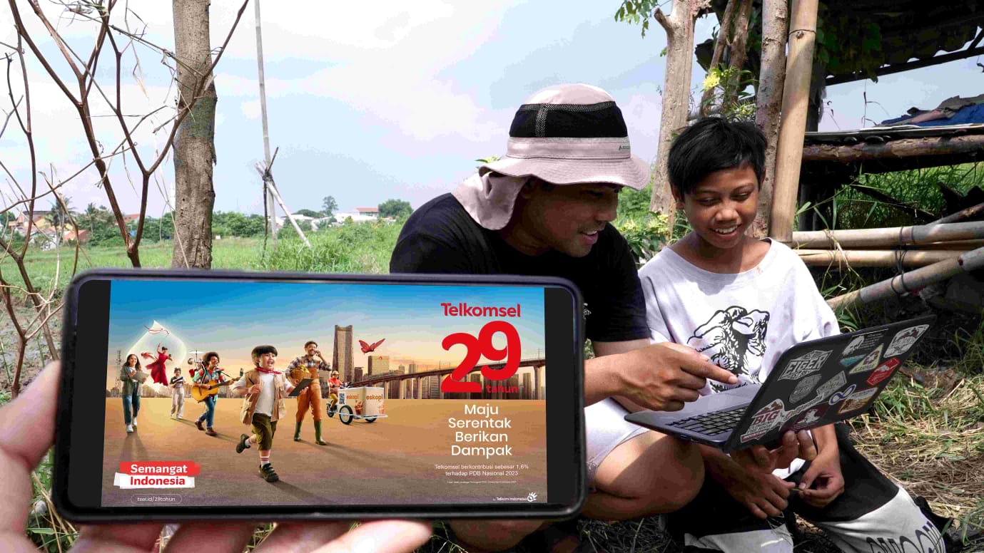 UNTUK NEGERI: Telkomsel merayakan hari jadi yang ke-29.