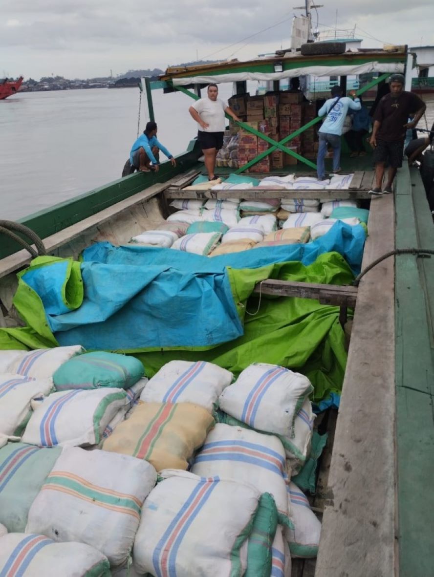 Bantuan untuk warga Mahakam Ulu yang terdampak banjir.