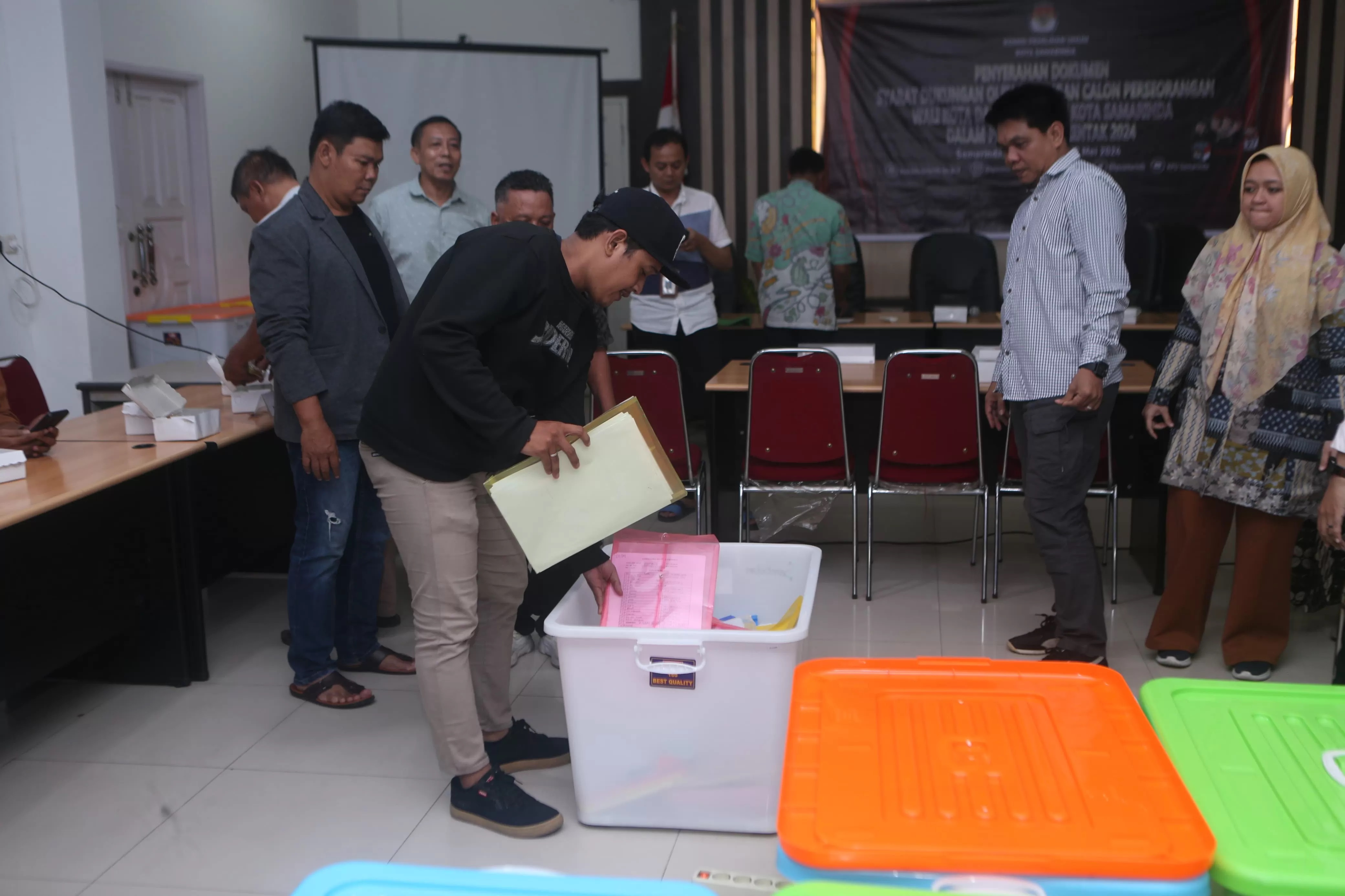 TEMUAN: KPU Samarinda menemukan adanya dukungan yang tidak memenuhi syarat dari bapaslon perseorangan Andi Harun-Syaparuddin. Duet ini menyetorkan 61 ribu surat dukungan pada 12 Mei lalu.