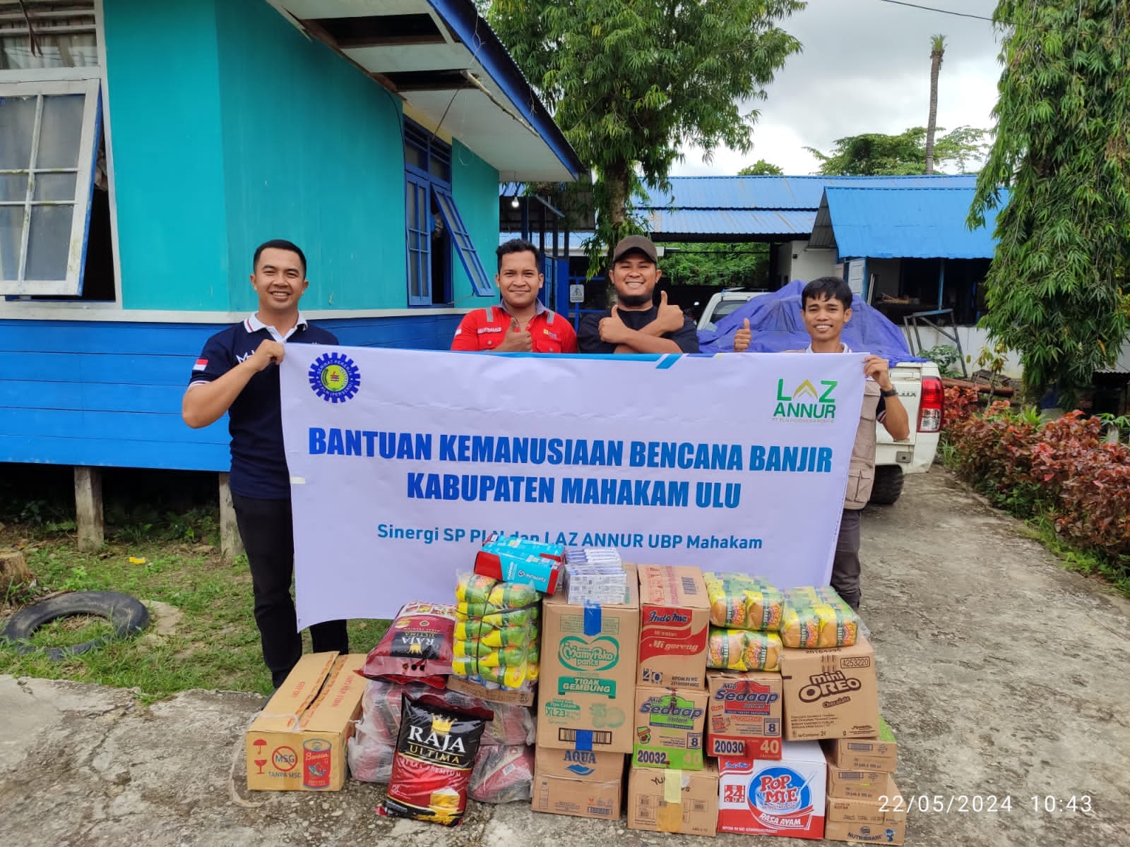 PLN Indonesia Power UBP Mahakam menggandeng Lembaga Amil Zakat (LAZ) Annur serta Serikat Pekerja, membantu koban pasca bencana banjir di Mahakam Ulu.