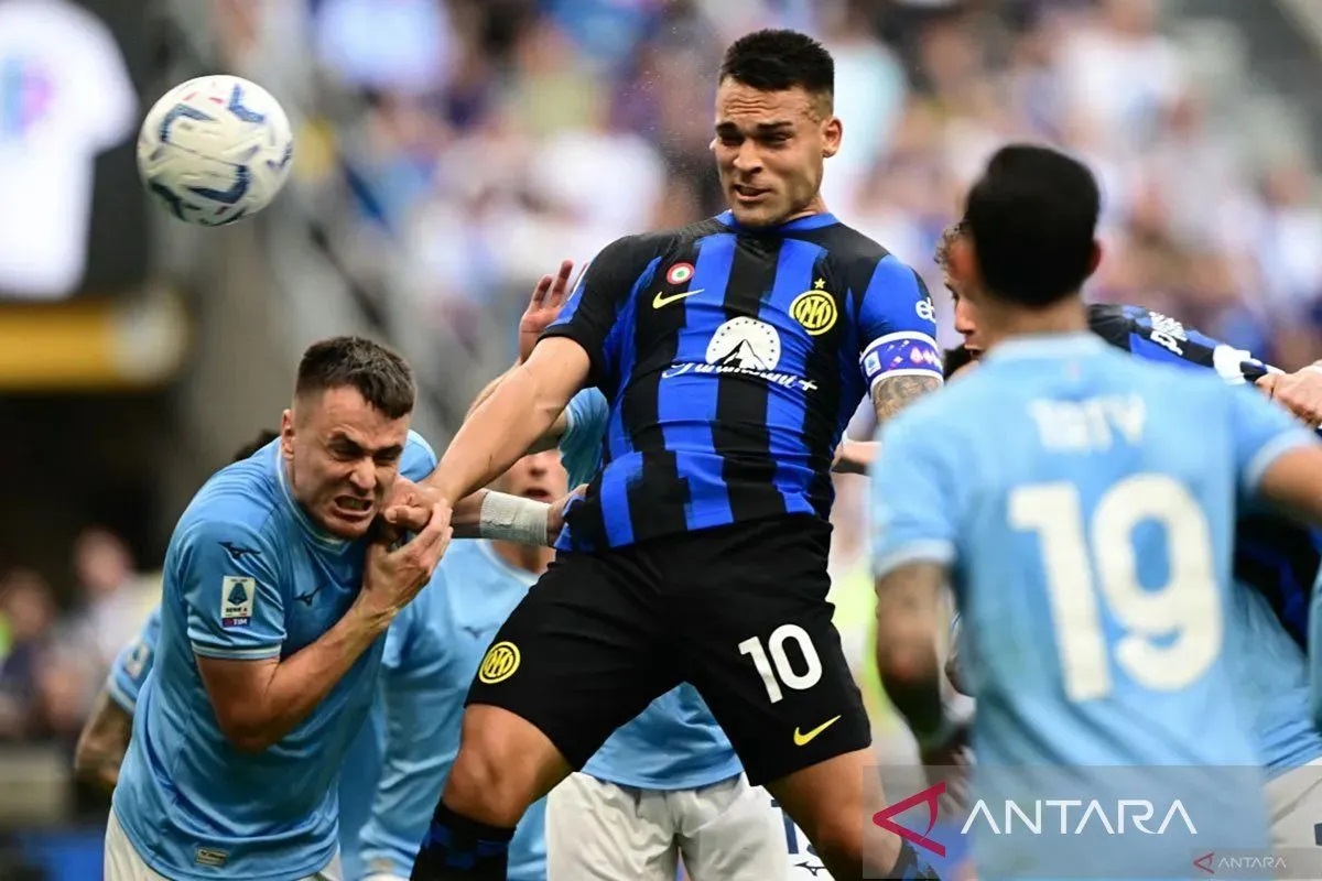 Penyerang Inter Milan Lautaro Martinez (tengah)