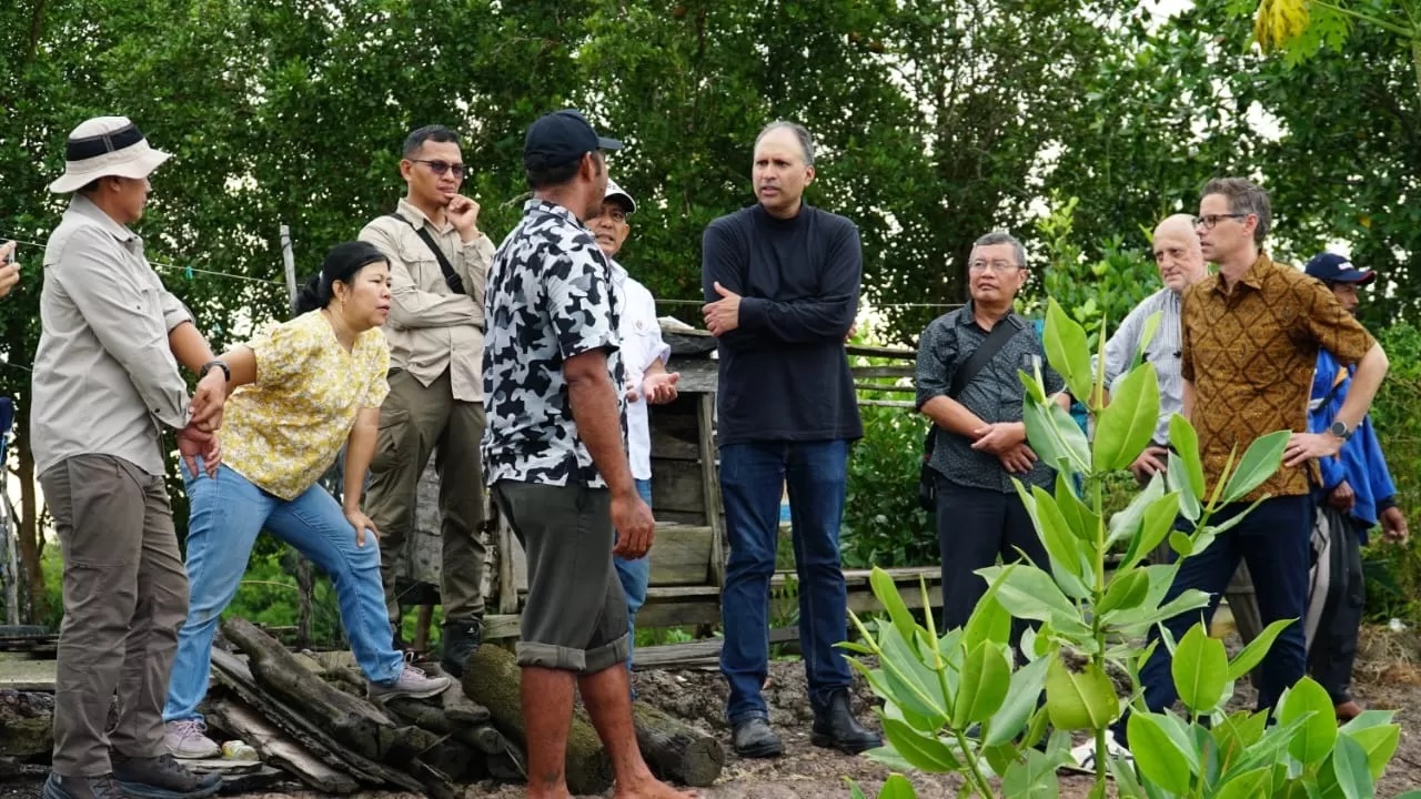 TINJAU LAPANGAN: Tim melakukan peninjauan ke Desa Liagu.