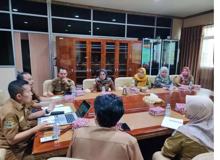 TAMPUNG ASPIRASI: Sekretariat DPRD Paser menerima kunjungan Forum Komunikasi Puskesmas Kabupaten Paser, Selasa (28/5). (NAJIB/KP)