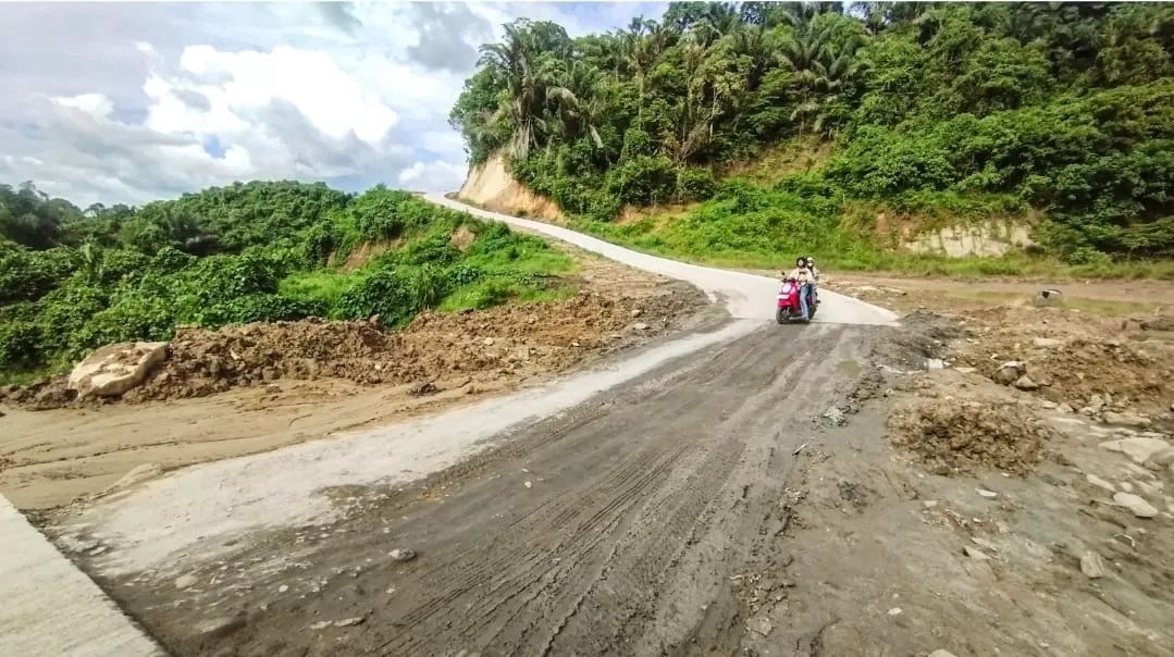 MENANTI PERBAIKAN: Kerusakan akses tembusan Jalan Damai 2 menuju Jalan Sultan Sulaiman, Kecamatan Sambutan, rencananya diperbaiki sementara DPUPR Samarinda, Selasa (28/5).