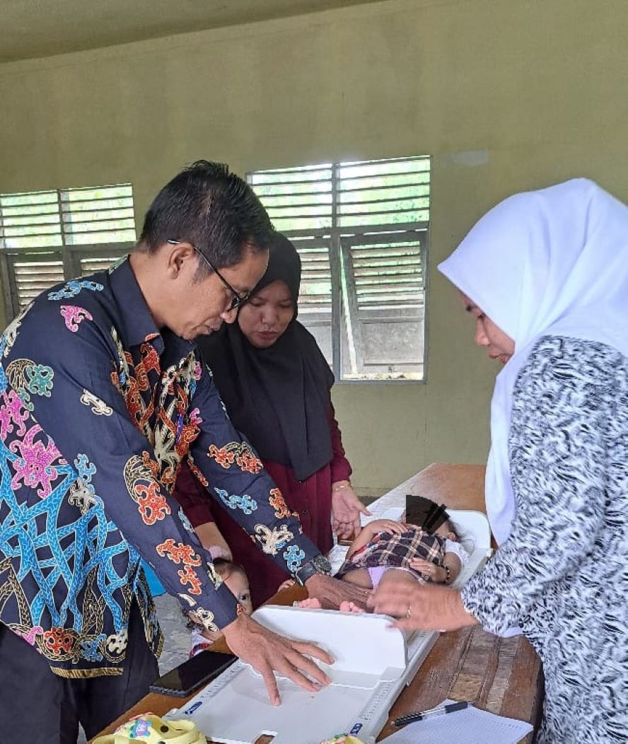 Program ini dilakukan kepada tiga puluh satu anak yang masuk dalam kategori stunting selama satu bulan penuh dengan pendampingan dari para kader posyandu, Puskesmas, dan pemerintah desa.