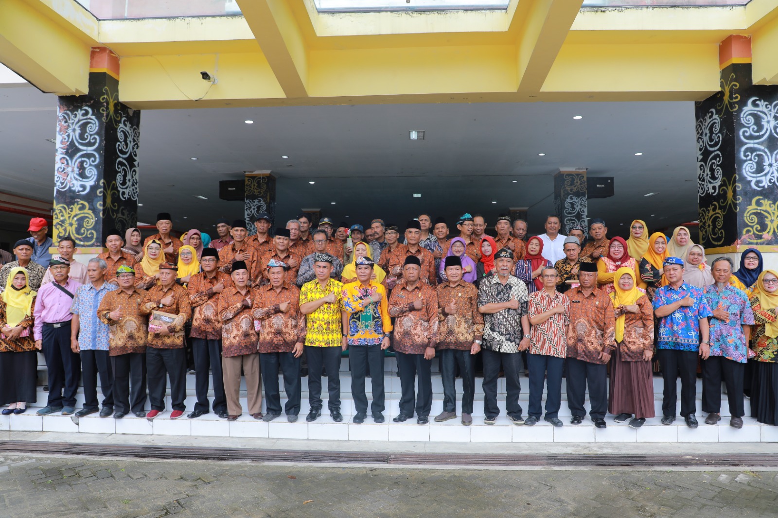 SILATURAHMI : Gubernur Kaltara, DR (HC) H Zainal A Paliwang, M.Hum silaturahmi bersama pensiunan PNS di Kota Tarakan, Ahad (2/6).