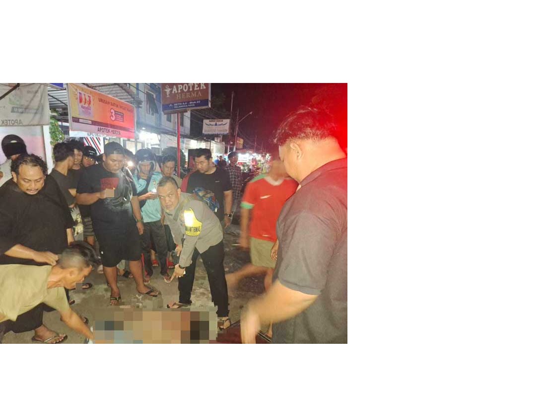 DIAMANKAN : MJ (40) si jukir mabuk miras diamankan warga lantaran mengamuk dan membuat onar, Minggu (2/6) malam. ISTIMEWA/RADAR PALANGKA