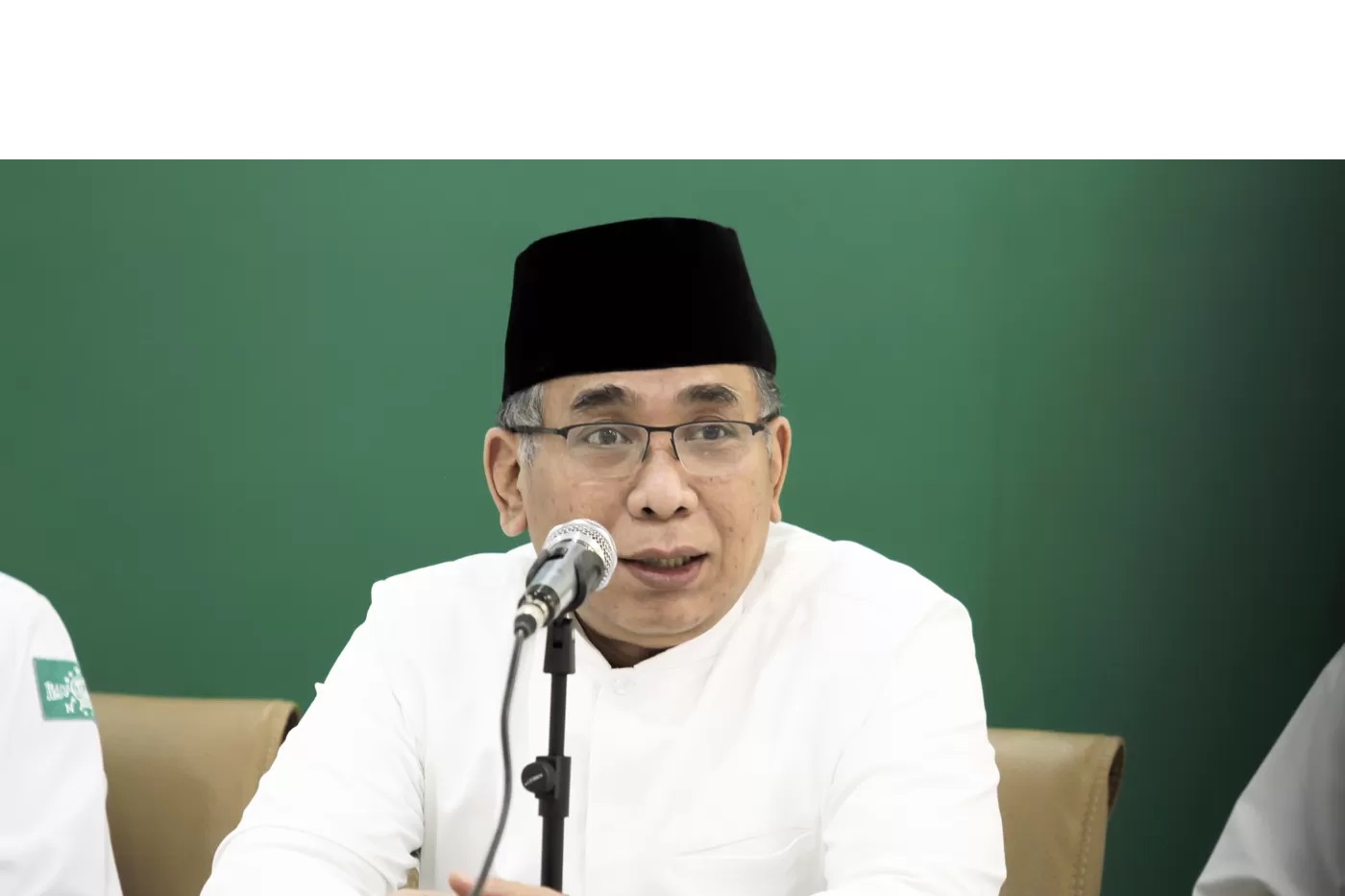 Ketua Umum PBNU Yahya Cholil Staquf saat konferensi pers di Kantor PBNU, Jakarta, Kamis (21/3/2024). (DERY RIDWANSAH/ JAWAPOS.COM)