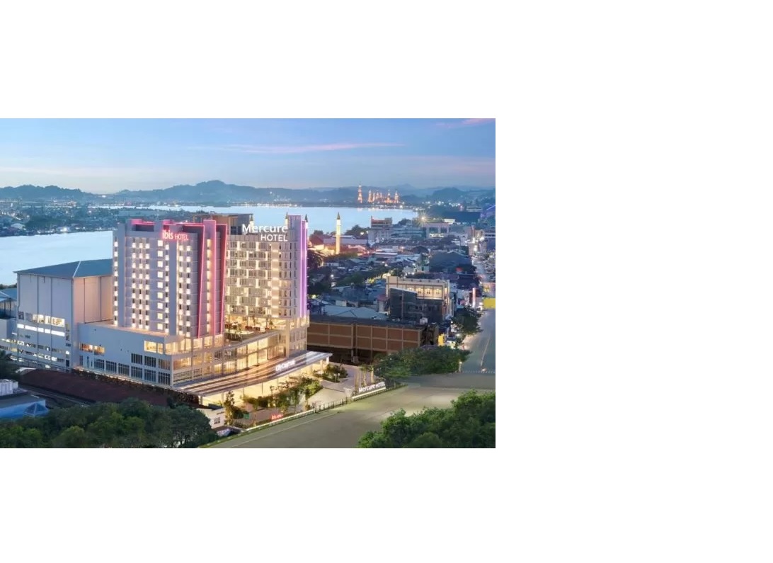 KAMAR PENUH. Dua hotel baru yang berdiri berdampingan di kawasan Samarinda Kota. Saat pelaksanaan MTQ Nasional XXX di Kaltim September mendatang, jumlah kamar tidak mencukupi.