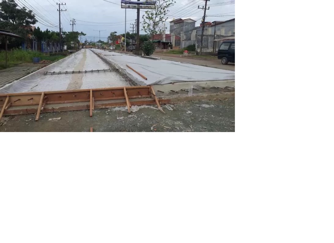 Proyek peningkatan jalan Kecamatan Kaliorang yang diresmikan akhir tahun 2023 lalu. (foto: ist)