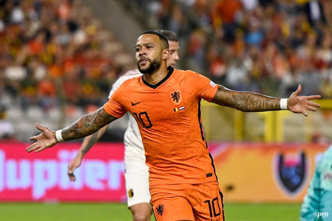 HEAD TO HEAD: Belanda memercayakan lini depan mereka kepada Memphis Depay untuk merusak konsentrasi barisan pertahanan Kanada yang dikomandoi Alphonso Davies.