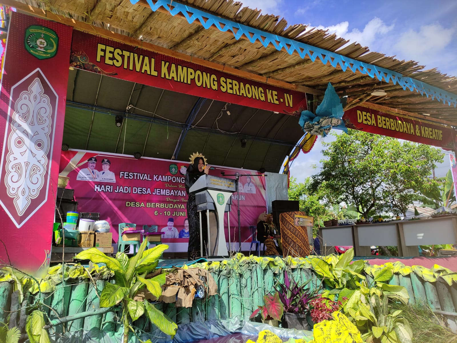 Kepala Desa Jembayan Tengah Masnur saat pembukaan Festival Kampong Seraung (Istimewa)