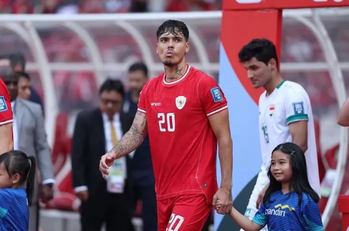 HARU: Shayne Pattynama berusaha menyemangati kawan-kawannya di Timnas Indonesia untuk bangkit dan berjuang di laga berikutnya kontra Filipina. (Instagram Shayne Pattynama)