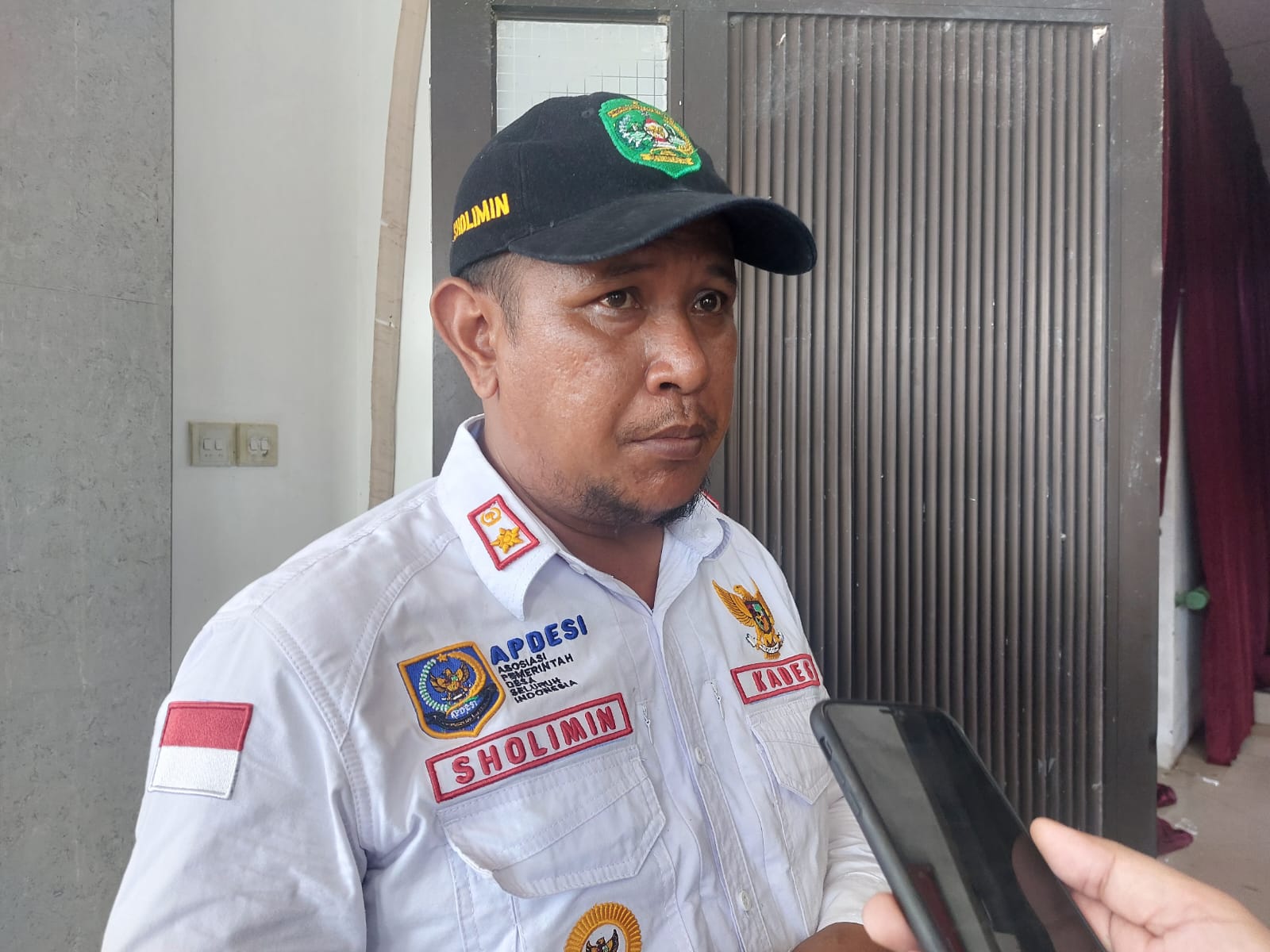 Kepala Desa Karang Tunggal Sholimin (Elmo/Prokal.co)