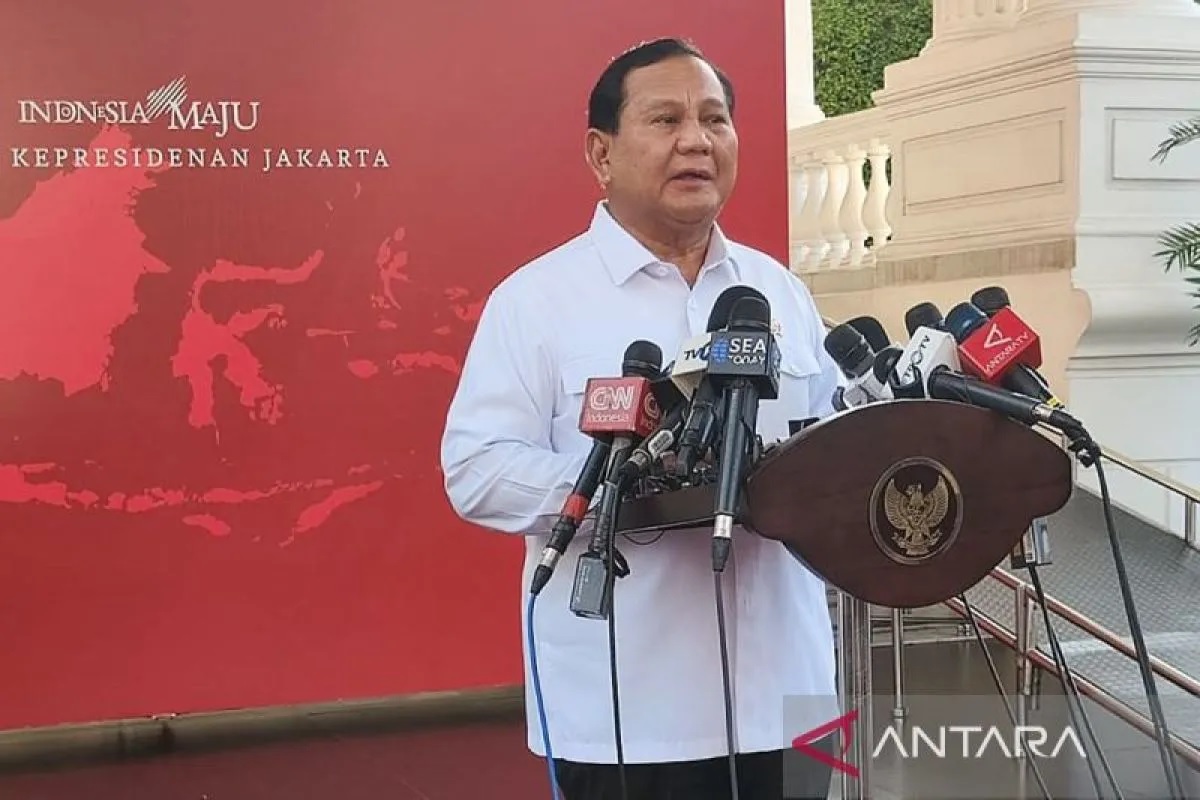 Menteri Pertahanan Prabowo Subianto memberikan keterangan pers di Istana Kepresidenan Jakarta, Kamis (13/6/2024). ANTARA/Mentari Dwi Gayati/pri.