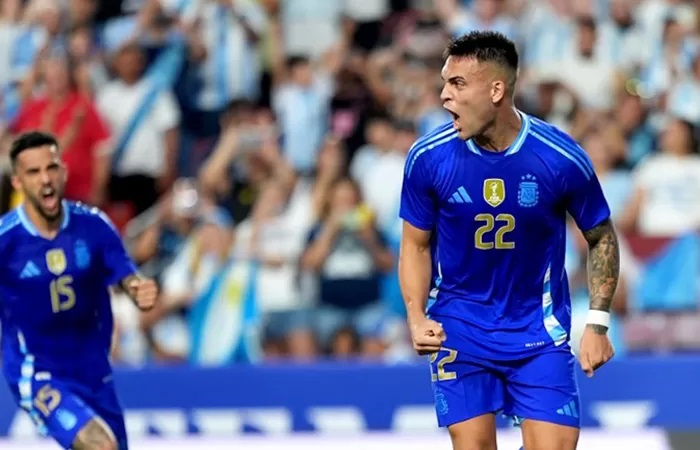 Lautaro Martinez saat bermain melawan Guatemala
