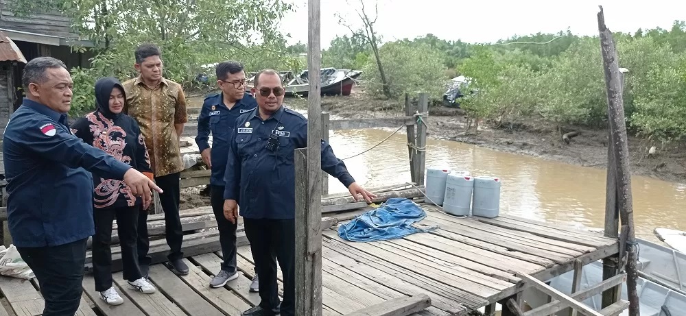 KUNJUNGAN KE PERBATASAN: Kepala Badan Perlindungan Pekerja Migran Indonesia (BP2MI) Benny Rhamdani melakukan kunjungan kerja ke wilayah perbatasan, Kamis (13/6). FOTO: ASRULLAH/RADAR TARAKAN