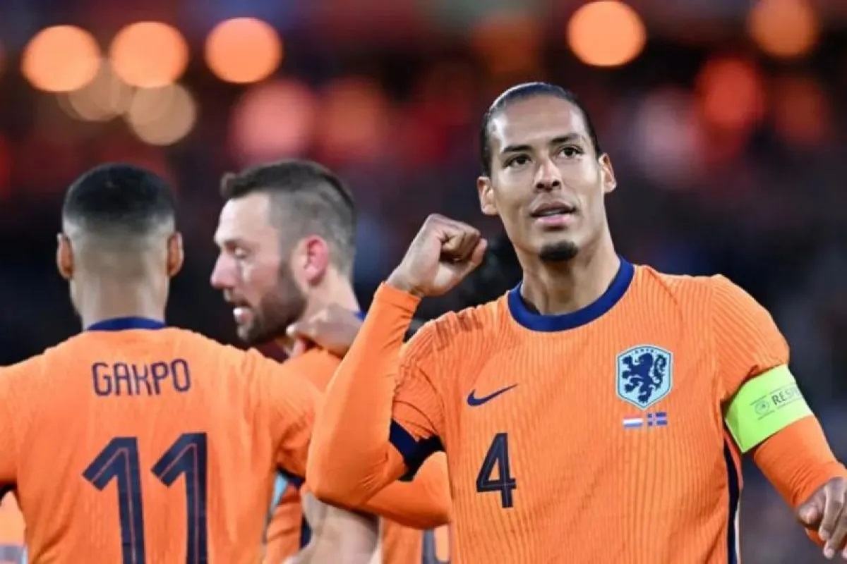 Kapten Timnas Belanda Virgil van Dijk sebut laga perdana grup dalam kompetisi besar selalu sulit jelang pertandingan lawan Polandia pada Minggu (16/6/2024). ANTARA/AFP/John Thys.