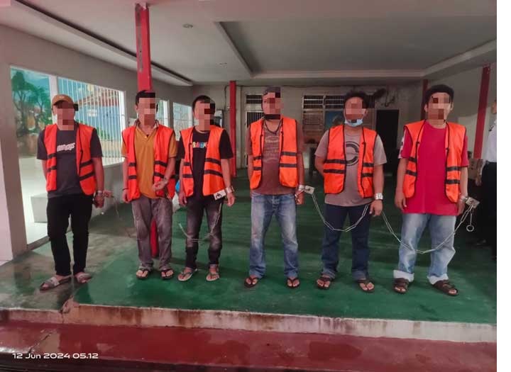 DIKAWAL KETAT: Lapas Kelas IIB Sampit saat melakukan pemindahan terhadap sejumlah WBP baru-baru tadi, menuju lapas khusus narkoba di Kasongan. (Istimewa)