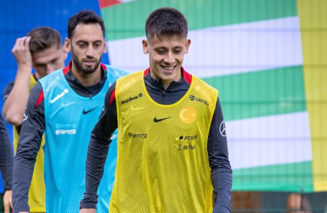 Pemain Turki lakukan latihan.