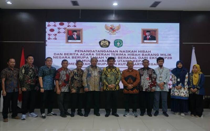 Sekda Kukar Sunggono saat melakukan NHPD dengan Kementerian ESDM RI terhadap lahan eks tambang milik PT MHU (Istimewa)