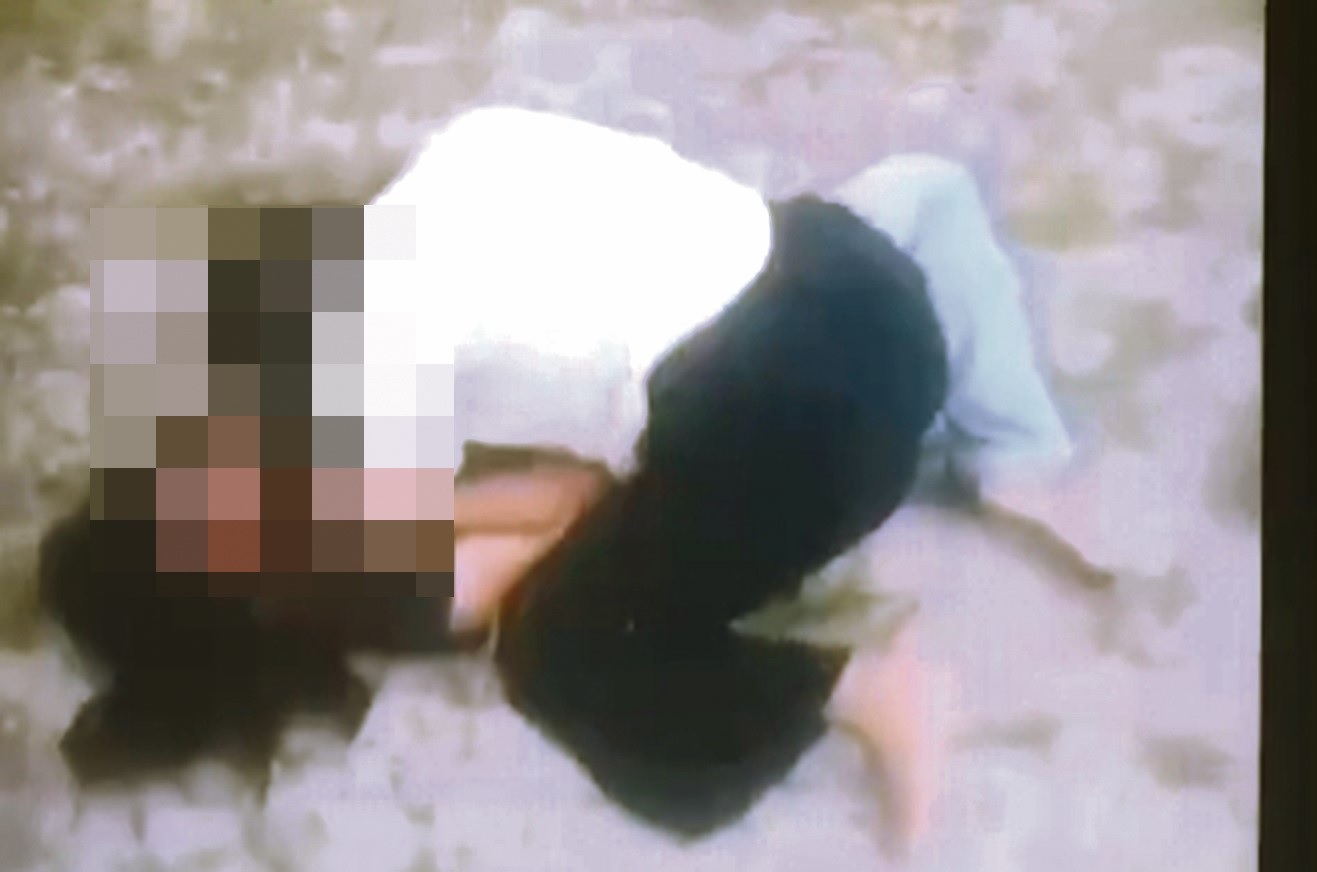 BEREDAR DI MEDSOS: Potongan video perkelahian dua remaja pelajar di Kobar, baru-baru ini.