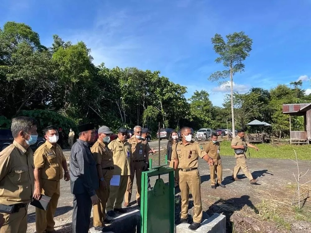 KAWASAN WISATA: Bupati Bulungan bersama perangkat daerah saat meninjau kawasan Hutan Kota Bunda Hayati.